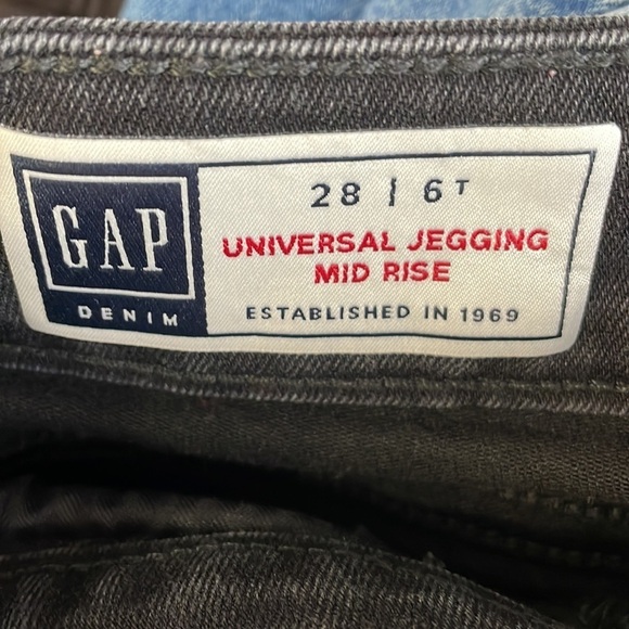 Gap Universal Jegging in Absolute Black - Picture 4 of 6